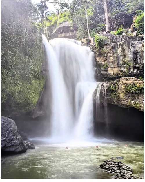tegenungan waterfall
